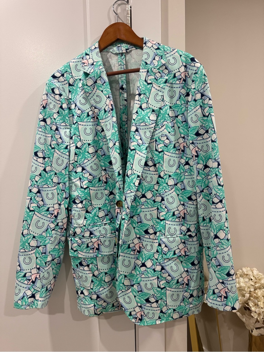 Very Special Vineyard Vines Patterned Men's Blazer 145 th Kentucky Derby